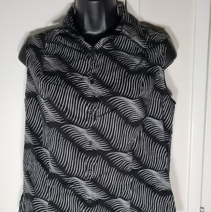 Deane & White Curvy Striped Button Down Down Top